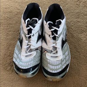 White Mizuno wave lightning RX volleyball shoes